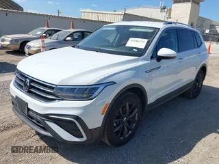 2024 Volkswagen Tiguan SE с VIN 3VV2B7AX9RM123637, выставлен на аукционе IAAI как лот 42446754 с пробегом 20 573 миль миль и . История ставок и продаж доступна на DreamBid. Изображение 2.