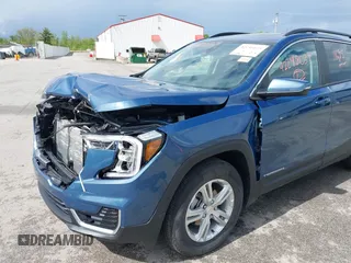 2024 GMC Terrain SLE z VIN 3GKALMEG4RL249642, wystawiony jako IAAI lot #42248039 z przebiegiem 11 695 mil mil oraz . Historia ofert i sprzedaży dostępna na DreamBid. Obrazek 17.