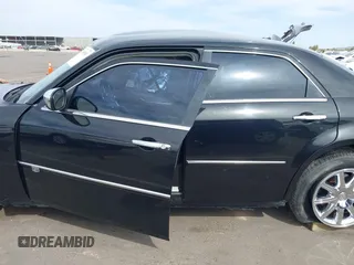 2008 Chrysler 300 C Hemi with VIN 2C3KA63H18H335466, listed as a IAAI auction lot 41899381 with Not Provided miles and . Bid and sale history available at carsss.com. Image 13.