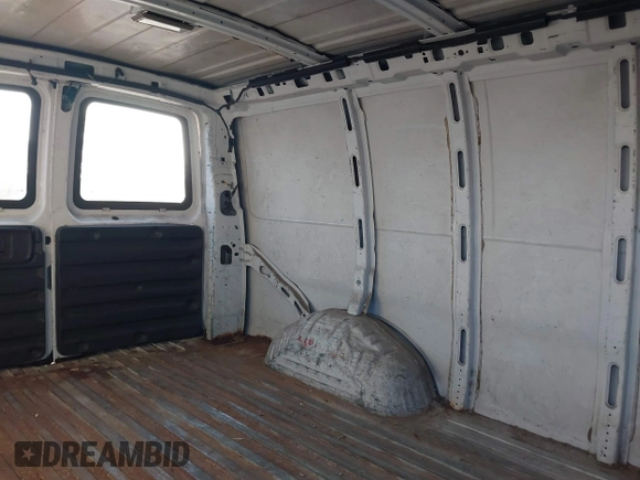 2003 Chevrolet Express Cargo with VIN 1GCGG25U931185214, listed as a IAAI auction lot 41523289 with 156,711 mi miles and . Bid and sale history available at DreamBid. Image 8.