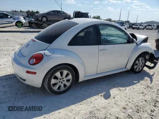 2009 Volkswagen New Beetle Coupe S with VIN 3VWRW31C79M505010, listed as a Copart auction lot 73480374 with 111,349 mi miles and Salvage Title. Bid and sale history available at carsss.com. Image 3.