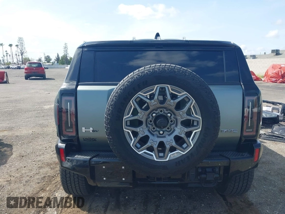 2024 GMC Hummer EV 3X with VIN 1GKB0RDC3RU101111, listed as a IAAI auction lot 41857994 with 16,246 mi miles. Bid and sale history available at carsss.com. Image 17.
