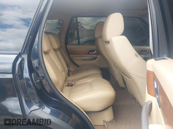 2006 Land Rover Range Rover Sport HSE z VIN SALSF25436A924149, wystawiony jako IAAI lot #42187760 z przebiegiem 192 011 mil mil oraz . Historia ofert i sprzedaży dostępna na DreamBid. Obrazek 8.