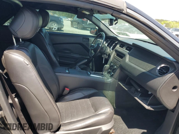2014 Ford Mustang V6 with VIN 1ZVBP8EM4E5300551, listed as a Copart auction lot 52132745 with 113,887 mi miles and Salvage Title. Bid and sale history available at carsss.com. Image 10.