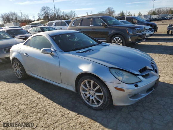 2006 Mercedes-Benz SLK-Class 3.5L with VIN WDBWK56F56F119440, listed as a Copart auction lot 42415715 with 203,307 mi miles and Salvage Title. Bid and sale history available at carsss.com. Image 4.
