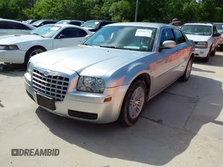 2008 Chrysler 300 LX z VIN 2C3LA43R68H106864, wystawiony jako IAAI lot #42044794 z przebiegiem 226 705 mil mil oraz . Historia ofert i sprzedaży dostępna na DreamBid. Obrazek 2.