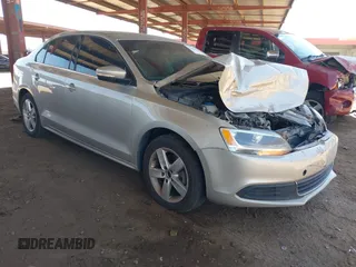 2014 Volkswagen Jetta TDI w/Premium с VIN 3VWLL7AJ1EM228062, выставлен на аукционе IAAI как лот 42256650 с пробегом 218 955 миль миль и . История ставок и продаж доступна на DreamBid. Изображение 1.