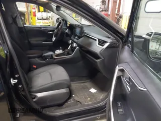 2020 Toyota RAV4 XLE with VIN 2T3P1RFV2LC136831, listed as a IAAI auction lot 41146609 with 58,309 mi miles. Bid and sale history available at carsss.com. Image 5.