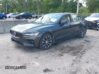 2022 Volvo S60 Momentum z VIN 7JRL12FZ1NG162991, wystawiony jako IAAI lot #42364000 z przebiegiem 69 626 mil mil oraz . Historia ofert i sprzedaży dostępna na DreamBid. Obrazek 2.