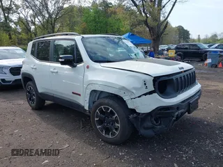 2023 Jeep Renegade Trailhawk z VIN ZACNJDC16PPP73152, wystawiony jako IAAI lot #42128199 z przebiegiem 2 779 mil mil oraz . Historia ofert i sprzedaży dostępna na DreamBid. Obrazek 13.