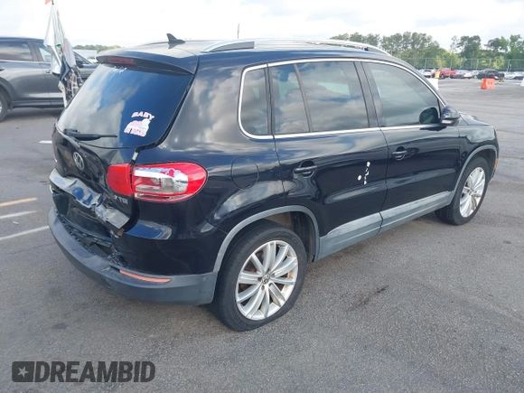 2012 Volkswagen Tiguan SE z VIN WVGAV7AX7CW504391, wystawiony jako IAAI lot #42240604 z przebiegiem 180 330 mil mil oraz . Historia ofert i sprzedaży dostępna na DreamBid. Obrazek 4.