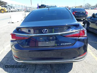 2021 Lexus ES with VIN 58ADA1C16MU008101, listed as a IAAI auction lot 41821059 with 31,823 mi miles. Bid and sale history available at carsss.com. Image 16.