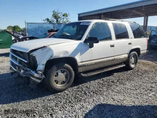 1998 Chevrolet Tahoe with VIN 1GNEC13R3WJ321117, listed as a Copart auction lot 49324525 with 1,548,503 mi miles and Salvage Title. Bid and sale history available at carsss.com. Image 1.