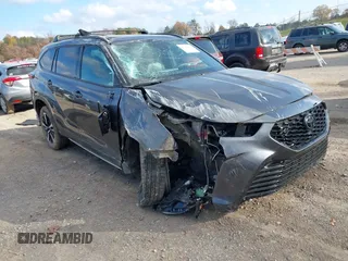 2022 Toyota Highlander XSE z VIN 5TDLZRBH2NS218214, wystawiony jako IAAI lot #40988121 z przebiegiem 56 988 mil mil oraz . Historia ofert i sprzedaży dostępna na DreamBid. Obrazek 1.