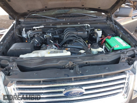 2010 Ford Explorer XLT with VIN 1FMEU6DE5AUA13383, listed as a IAAI auction lot 41841949 with 162,239 mi miles. Bid and sale history available at carsss.com. Image 10.