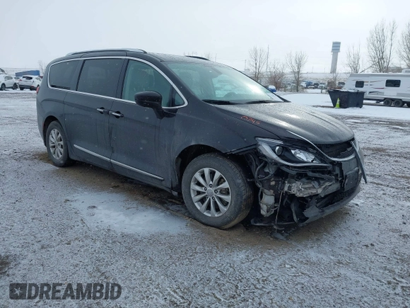2018 Chrysler Pacifica Touring L Plus z VIN 2C4RC1EGXJR261251, wystawiony jako IAAI lot #41180745 z przebiegiem 82 548 mil mil oraz . Historia ofert i sprzedaży dostępna na DreamBid. Obrazek 1.