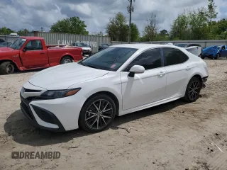 2024 Toyota Camry SE with VIN 4T1G11AK0RU870219, listed as a Copart auction lot 51841995 with 0 mi miles and Non Repairable. Bid and sale history available at carsss.com. Image 1.