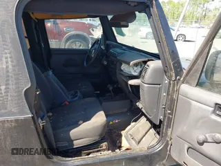 2005 Jeep Wrangler Unlimited with VIN 1J4FA44S25P385421, listed as a IAAI auction lot 42039381 with 1 mi miles. Bid and sale history available at carsss.com. Image 5.