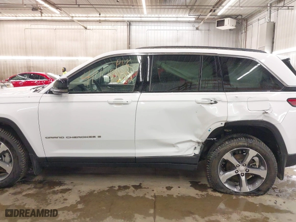 2023 Jeep Grand Cherokee Limited with VIN 1C4RJHBG1PC533335, listed as a IAAI auction lot 41443400 with 21,807 mi miles. Bid and sale history available at carsss.com. Image 14.