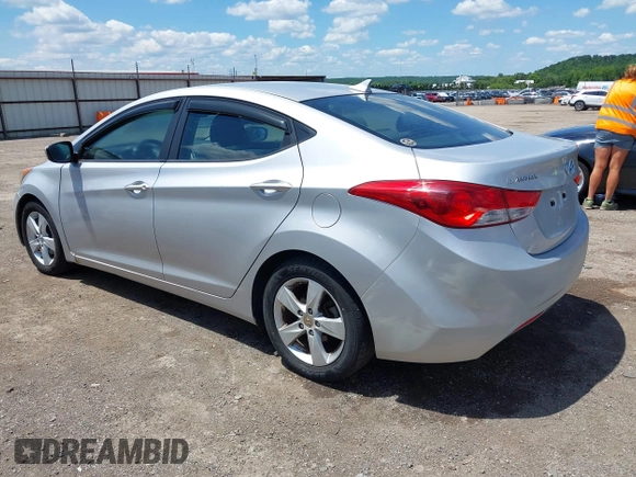 2011 Hyundai Elantra GLS z VIN KMHDH4AE1BU145406, wystawiony jako IAAI lot #42373667 z przebiegiem 121 940 mil mil oraz . Historia ofert i sprzedaży dostępna na DreamBid. Obrazek 3.