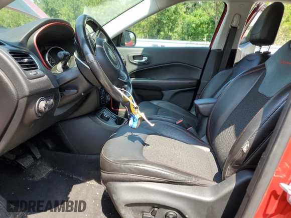 2020 Jeep Compass Trailhawk z VIN 3C4NJDDB5LT238584, wystawiony jako Copart lot #65119345 z przebiegiem 37 854 mil mil oraz Szkoda całkowita • Salvage title. Historia ofert i sprzedaży dostępna na DreamBid. Obrazek 7.
