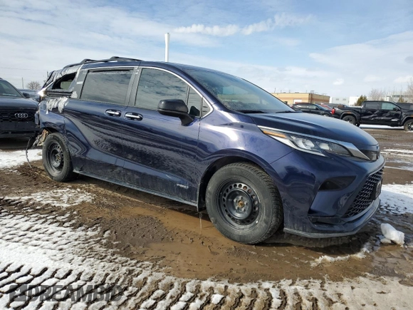 2021 Toyota Sienna XLE with VIN 5TDGSKFC8MS027648, listed as a Copart auction lot 47003455 with 49,361 mi miles and Salvage Title. Bid and sale history available at carsss.com. Image 4.