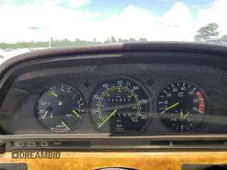 1982 Mercedes-Benz 380 z VIN WDBCA33A2CB029426, wystawiony jako Copart lot #56716845 z przebiegiem 80 627 mil mil oraz Czysty tytuł • Clean title. Historia ofert i sprzedaży dostępna na DreamBid. Obrazek 9.