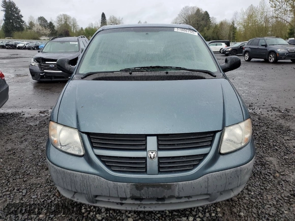 2007 Dodge Caravan SE with VIN 1D4GP25R97B205587, listed as a Copart auction lot 51006755 with 195,618 mi miles and Salvage Title. Bid and sale history available at carsss.com. Image 5.