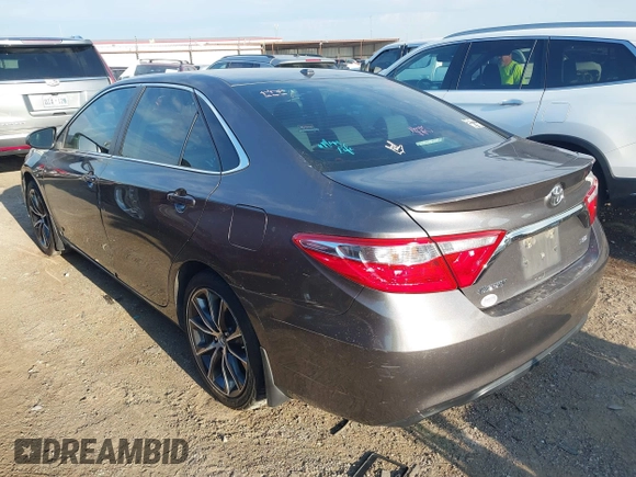 2015 Toyota Camry XLE with VIN 4T1BF1FK1FU895551, listed as a IAAI auction lot 40253286 with 221,273 mi miles and . Bid and sale history available at DreamBid. Image 3.