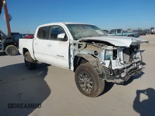 2023 Toyota Tacoma SR z VIN 3TMCZ5AN8PM543744, wystawiony jako IAAI lot #35978066 z przebiegiem 5 605 mil mil oraz . Historia ofert i sprzedaży dostępna na DreamBid. Obrazek 1.