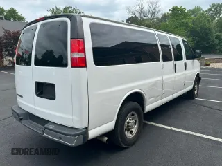 2021 Chevrolet Express Passenger LS z VIN 1GAZGNFPXM1170072, wystawiony jako Copart lot #64797015 z przebiegiem 273 908 mil mil oraz Czysty tytuł • Clean title. Historia ofert i sprzedaży dostępna na DreamBid. Obrazek 3.
