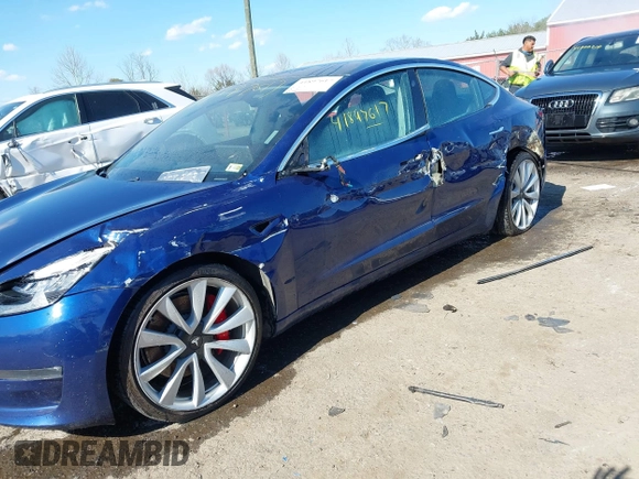 2018 Tesla Model 3 Long Range Battery z VIN 5YJ3E1EB5JF180030, wystawiony jako IAAI lot #41897617 z przebiegiem 89 557 mil mil oraz . Historia ofert i sprzedaży dostępna na DreamBid. Obrazek 6.