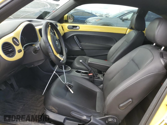 2014 Volkswagen Beetle with VIN 3VWHX7AT6EM632938, listed as a Copart auction lot 58599124 with 89,546 mi miles and Salvage Title. Bid and sale history available at DreamBid. Image 7.
