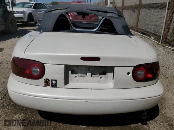 1990 Mazda MX-5 Miata z VIN JM1NA3511L0106323, wystawiony jako Copart lot #50449685 z przebiegiem 179 018 mil mil oraz Szkoda całkowita • Salvage title. Historia ofert i sprzedaży dostępna na DreamBid. Obrazek 6.