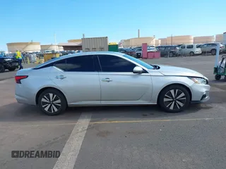 2020 Nissan Altima 2.5 SL with VIN 1N4BL4EV2LC135355, listed as a IAAI auction lot 41778726 with 104,603 mi miles. Bid and sale history available at carsss.com. Image 13.