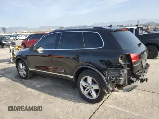 2012 Volkswagen Touareg Sport z VIN WVGEF9BP8CD008746, wystawiony jako Copart lot #45638945 z przebiegiem 138 945 mil mil oraz Szkoda całkowita • Salvage title. Historia ofert i sprzedaży dostępna na DreamBid. Obrazek 2.