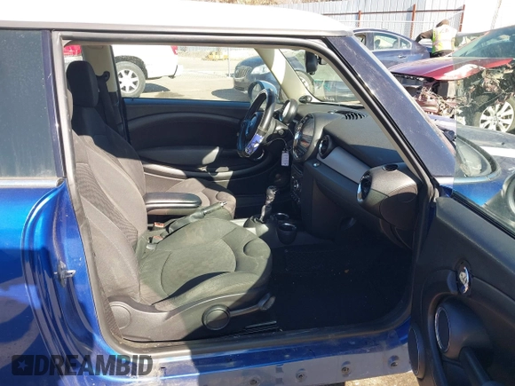 2012 MINI Hardtop с VIN WMWSU3C5XCT542826, выставлен на аукционе IAAI как лот 41372017 с пробегом 162 156 миль миль и . История ставок и продаж доступна на DreamBid. Изображение 5.