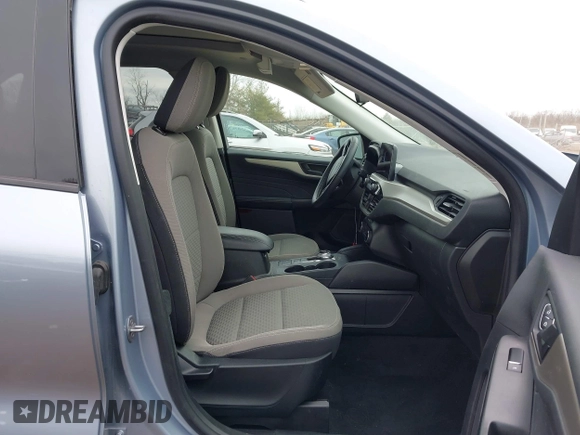 2022 Ford Escape SE Hybrid with VIN 1FMCU9BZ5NUB06831, listed as a IAAI auction lot 41747501 with 26,892 mi miles and . Bid and sale history available at carsss.com. Image 5.