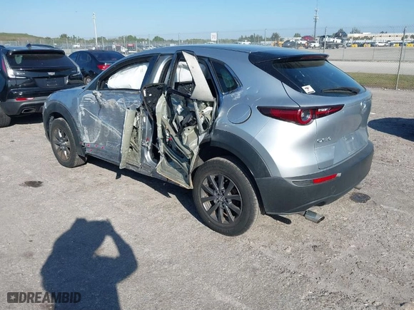 2020 Mazda CX-30 with VIN 3MVDMABL9LM102688, listed as a IAAI auction lot 41680270 with 39,171 mi miles. Bid and sale history available at carsss.com. Image 3.