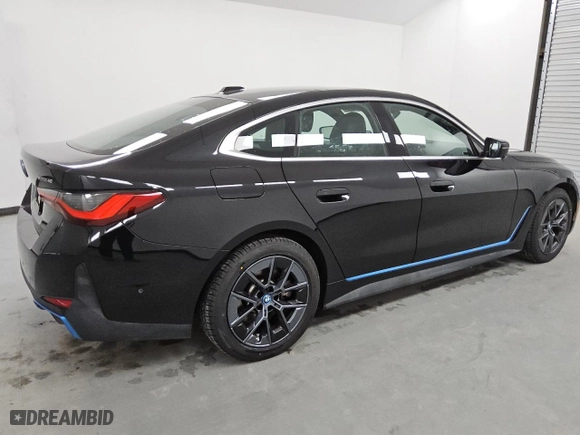 2024 BMW i4 xDrive40 with VIN WBY83FB05RFS78234, listed as a Copart auction lot 53400425 with 20,731 mi miles and Clean Title. Bid and sale history available at carsss.com. Image 3.