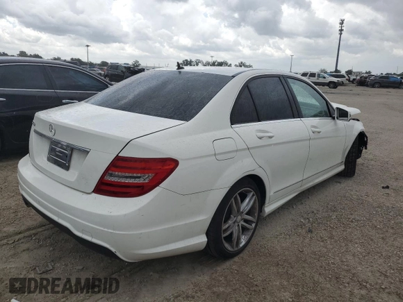 2013 Mercedes-Benz C 250 Sport с VIN WDDGF4HBXDR282357, выставлен на аукционе Copart как лот 61191975 с пробегом 73 832 миль миль и На запчасти • Non repairable. История ставок и продаж доступна на DreamBid. Изображение 3.
