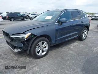 2022 Volvo XC60 Momentum z VIN YV4L12RKXN1052826, wystawiony jako IAAI lot #41869228 z przebiegiem 30 044 mil mil oraz . Historia ofert i sprzedaży dostępna na DreamBid. Obrazek 2.