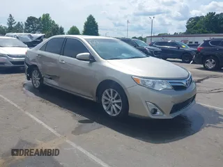 2014 Toyota Camry SE z VIN 4T1BK1FK6EU551126, wystawiony jako IAAI lot #42192663 z przebiegiem 178 875 mil mil oraz . Historia ofert i sprzedaży dostępna na DreamBid. Obrazek 1.