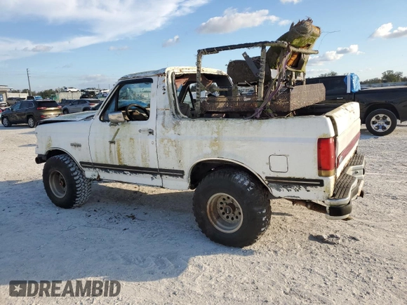 1989 Ford Bronco Custom z VIN 1FMEU15H7KLB31566, wystawiony jako Copart lot #43197635 z przebiegiem Nie podano mil oraz Czysty tytuł • Clean title. Historia ofert i sprzedaży dostępna na DreamBid. Obrazek 2.