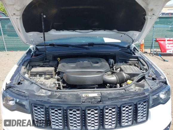 2019 Jeep Grand Cherokee Upland z VIN 1C4RJFAG9KC590235, wystawiony jako IAAI lot #42082226 z przebiegiem 78 384 mil mil oraz . Historia ofert i sprzedaży dostępna na DreamBid. Obrazek 10.