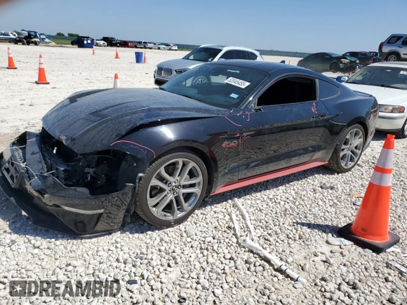 2021 Ford Mustang GT z VIN 1FA6P8CF5M5148745, wystawiony jako Copart lot #52045455 z przebiegiem 41 151 mil mil oraz Szkody całkowita. Historia ofert i sprzedaży dostępna na DreamBid. Obrazek 1.