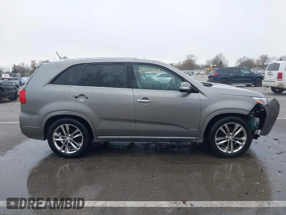 2014 Kia Sorento SX z VIN 5XYKWDA74EG538342, wystawiony jako IAAI lot #41972438 z przebiegiem 157 910 mil mil oraz . Historia ofert i sprzedaży dostępna na DreamBid. Obrazek 13.