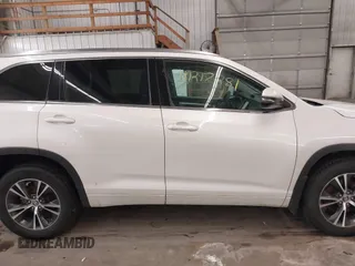 2016 Toyota Highlander XLE z VIN 5TDJKRFH8GS242509, wystawiony jako IAAI lot #41217281 z przebiegiem 203 373 mil mil oraz . Historia ofert i sprzedaży dostępna na DreamBid. Obrazek 14.