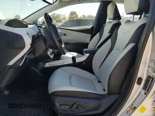 2017 Toyota Prius Two z VIN JTDKARFU3H3541140, wystawiony jako Copart lot #54903815 z przebiegiem 185 788 mil mil oraz Szkody całkowita. Historia ofert i sprzedaży dostępna na DreamBid. Obrazek 7.