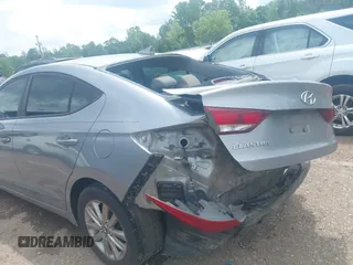 2017 Hyundai Elantra SE z VIN 5NPD84LF7HH119468, wystawiony jako IAAI lot #42060414 z przebiegiem 122 434 mil mil oraz . Historia ofert i sprzedaży dostępna na DreamBid. Obrazek 19.